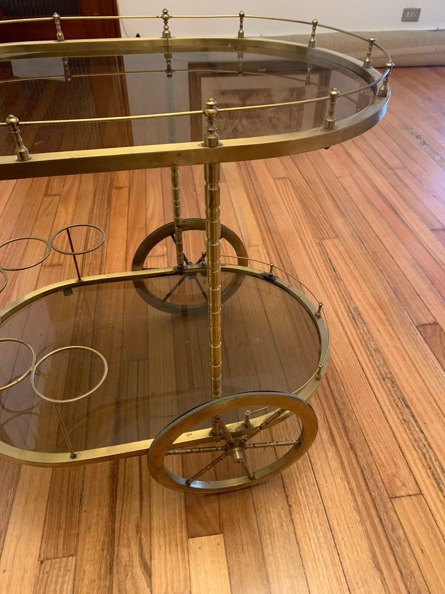 Carrito bar dorado con ruedas y cristal