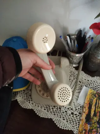 Teléfono antiguo retro beige/gris