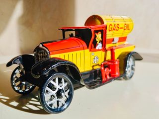 COCHES DE HOJALATA CAMIÓN Y TAXI A CUERDA