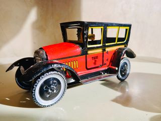 COCHES DE HOJALATA CAMIÓN Y TAXI A CUERDA