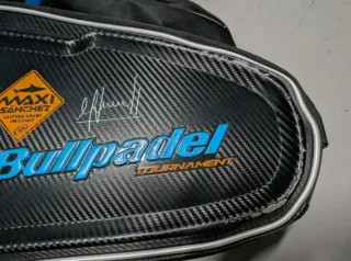 Paletero Bullpadel Negro y Azul