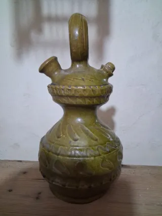 Antiguo botijo Cueva Santa