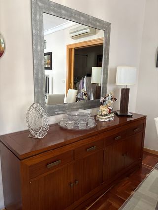 Aparador de madera maciza. 1100 eur
