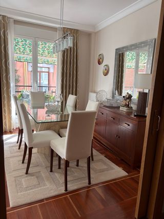 Aparador de madera maciza. 1100 eur