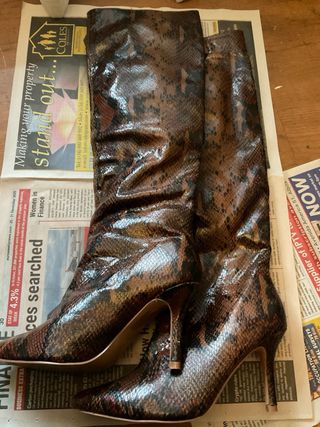 Botas altas de serpiente