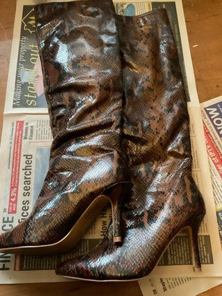 Botas altas de serpiente
