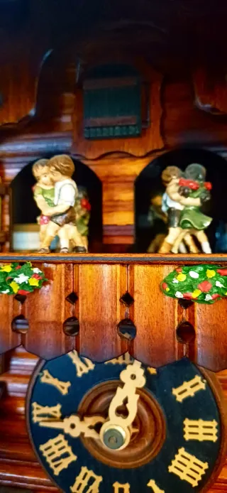 Orologio a cucù in legno