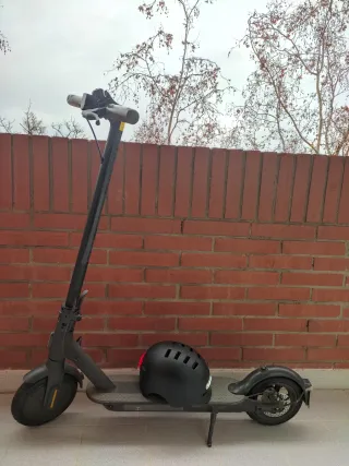 Patinete eléctrico + Casco con luces