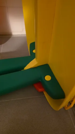 Mesa picnic infantil amarilla y roja