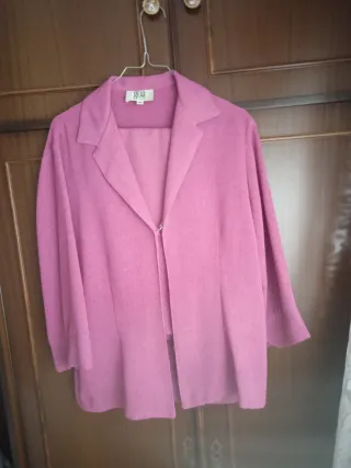 Traje pantalón y blazer rosa