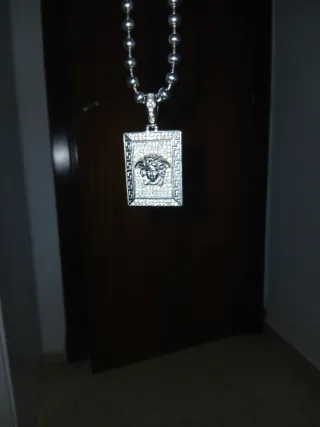 Collar elegante con colgante Medusa