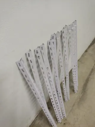 12 BARRAS DE ESTANTERÍA METÁLICA