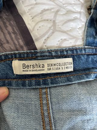 Peto vaquero corto desgastado