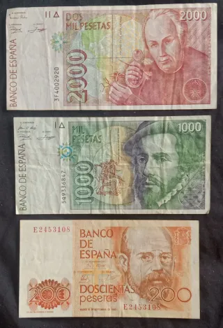 3 Billetes Pesetas: 2000, 1000 y 200