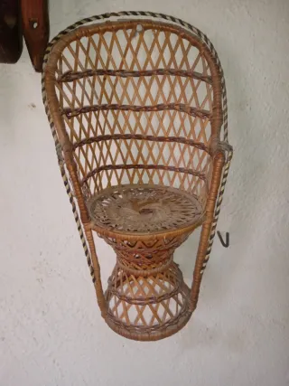 Sillón antiguo de mimbre
