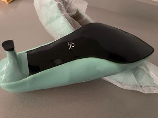 Zapatos de tacón y deportiva