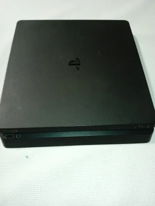 PS4 Slim Negra + 2 Juegos con mando inalámbrico y