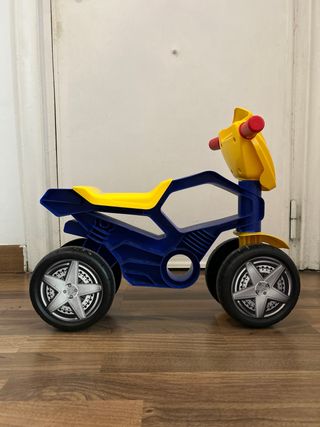 Moto infantil marca MOLTO