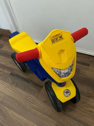 Moto infantil marca MOLTO