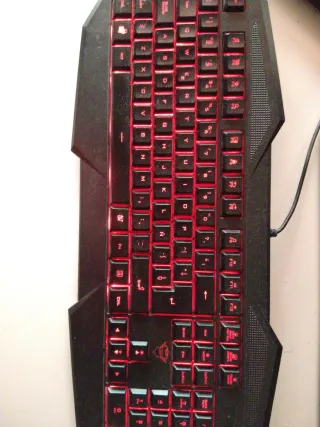 Teclado Gaming | Trust GXT 830-RW Avonn