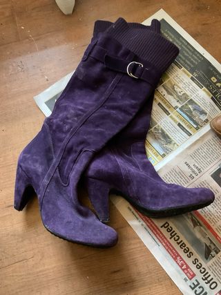Botas altas de piel ante morada