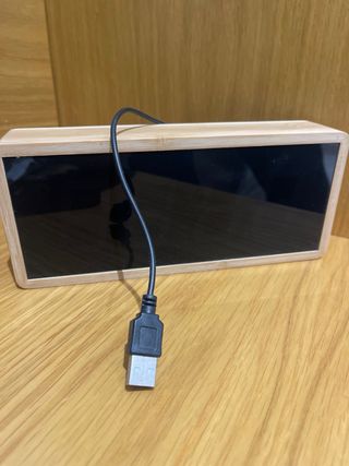 Reloj despertador de madera digital