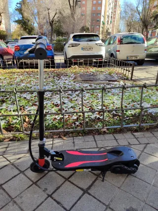 Patinete Eléctrico Negro y Rojo