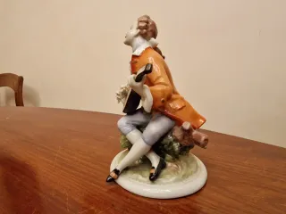 Capodimonte ceramica statuetta suonatore numerata