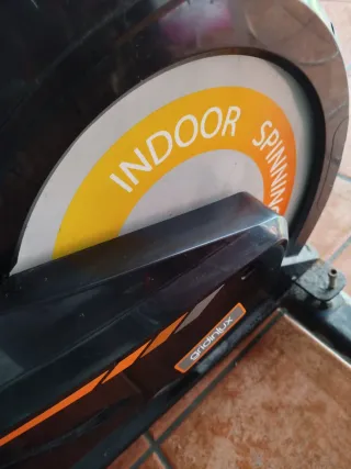 Bicicleta de Spinning Negra y Naranja