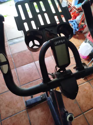 Bicicleta de Spinning Negra y Naranja