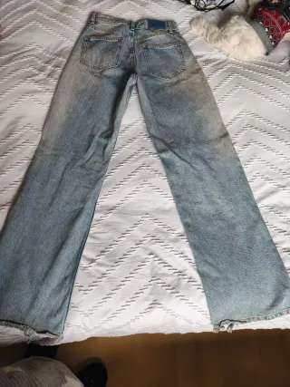 Pantalón vaquero desgastado mujer