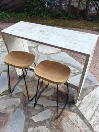 Mesa alta y 2 taburetes madera y metal