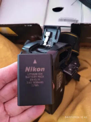 Cámara Nikon D3100 objetivo NIKKOR DX AF-S 18-55mm