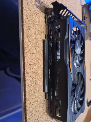 Gigabyte GTX 1050 ti 4 gb Tarjeta Gráfica