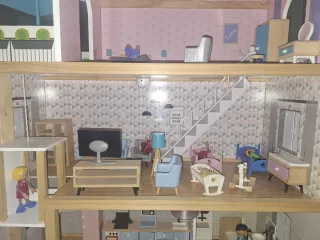 Casa de muñecas de madera