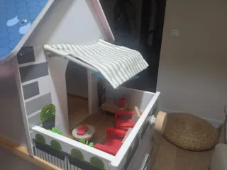 Casa de muñecas de madera