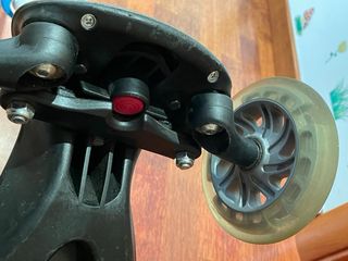 Patinete Globber 3 ruedas azul.