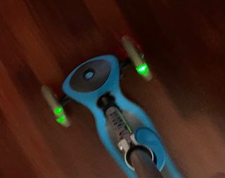 Patinete Globber 3 ruedas azul.