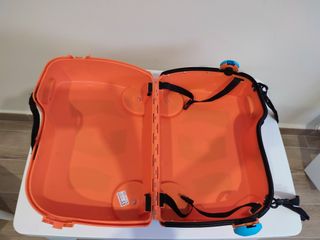 Maleta infantil naranja con ruedas