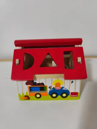 Casita de madera para encajar formas