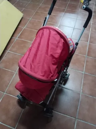 Carro de bebé rojo de Winnie the Pooh