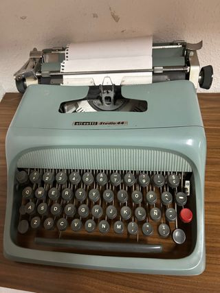 Máquina de escribir Olivetti Studio 44