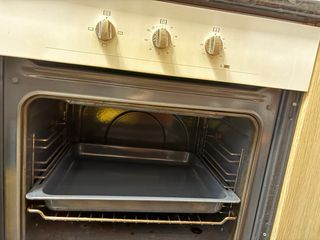 Placa vitrocerámica y horno.