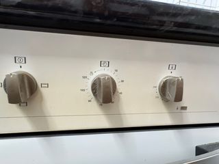 Placa vitrocerámica y horno.