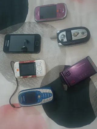 Lote de móviles antiguos 50€ y
