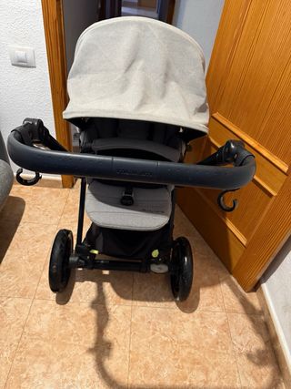 Carro de bebé gris