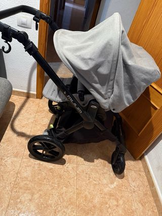 Carro de bebé gris