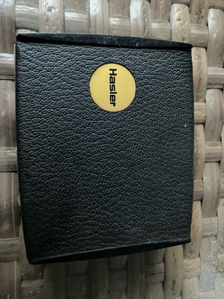 Medidor analógico Hasler vintage con estuche
