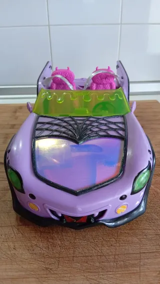 Monster High Coche Morado con Alas