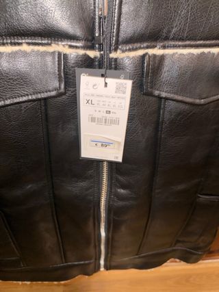 Chaqueta de cuero negra y beige Talla XL